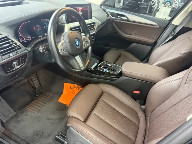 BMW iX3 — Фото автомобиля 8