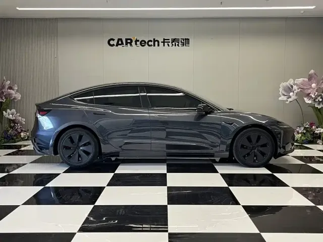 Tesla Model 3 — Фото автомобиля 4