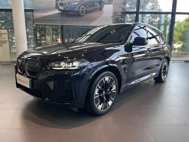 BMW iX3 — Фото автомобиля 2