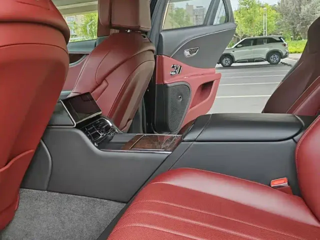 Bentley Flying Spur — Фото автомобиля 14