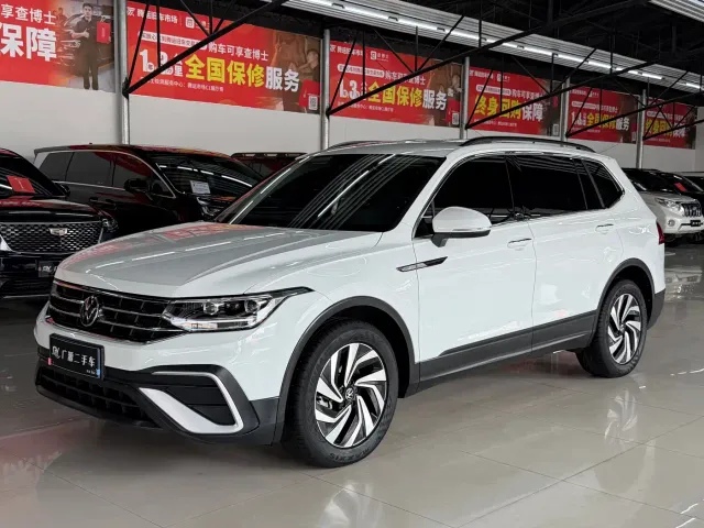 Фотография автомобиля — Volkswagen Tiguan L