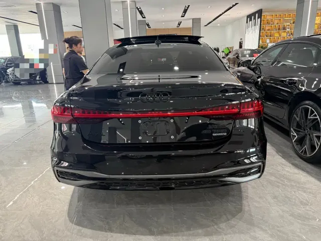 Audi A7L — Фото автомобиля 9