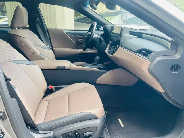 Lexus ES — Фото автомобиля 9