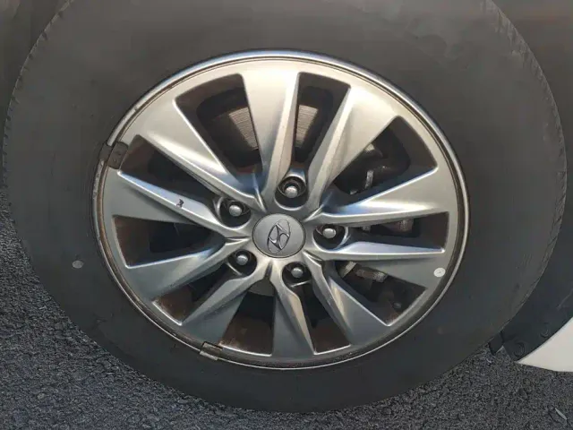 Hyundai Elantra — Фото автомобиля 6