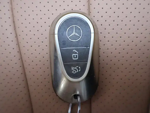 Mercedes-Benz E-Class — Фото автомобиля 25