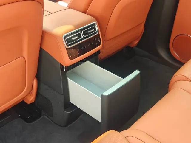 Li Auto L7 — Фото автомобиля 25