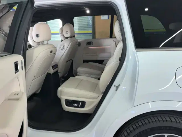 Li Auto L9 — Фото автомобиля 9