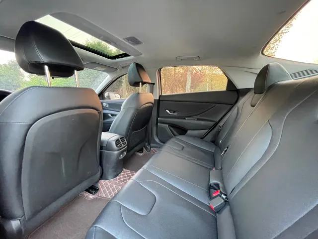 Hyundai Elantra — Фото автомобиля 9