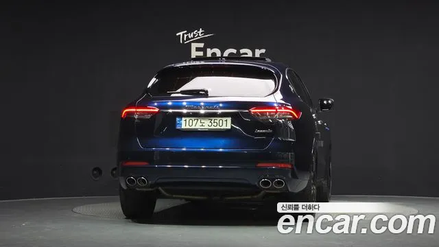 Maserati Levante — Фото автомобиля 3