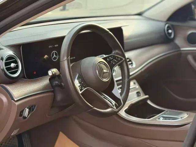 Mercedes-Benz E-Class — Фото автомобиля 5