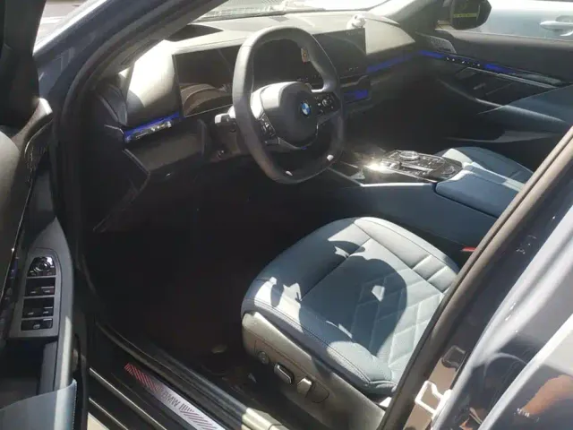 BMW 5 Series — Фото автомобиля 9