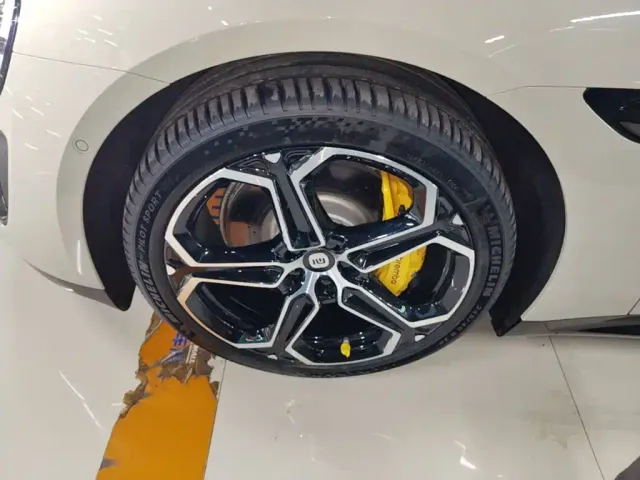 Xiaomi SU7 — Фото автомобиля 22