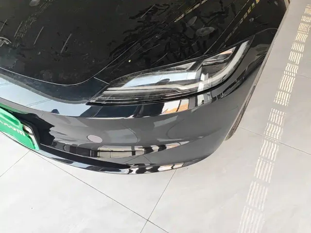 Tesla Model 3 — Фото автомобиля 23