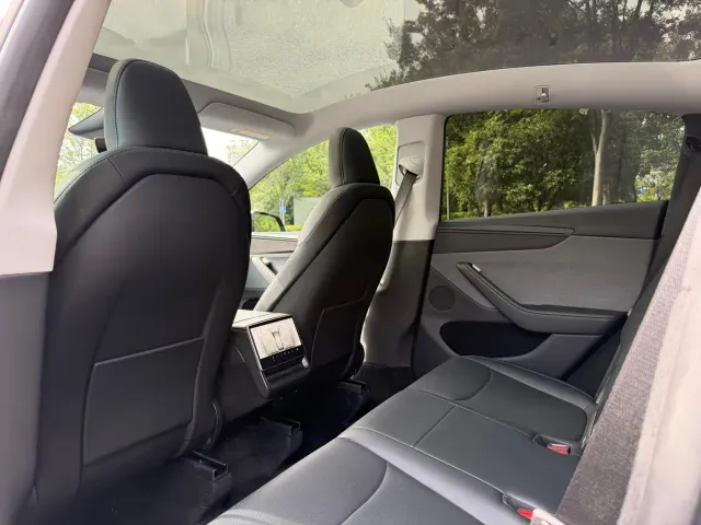 Tesla Model Y — Фото автомобиля 8