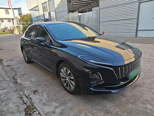 Hongqi E-QM5 — Фото автомобиля 3