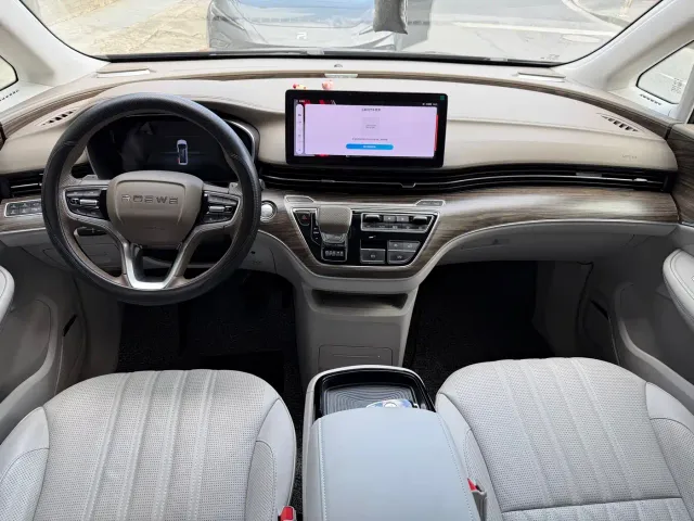 Roewe iMAX8 — Фото автомобиля 12