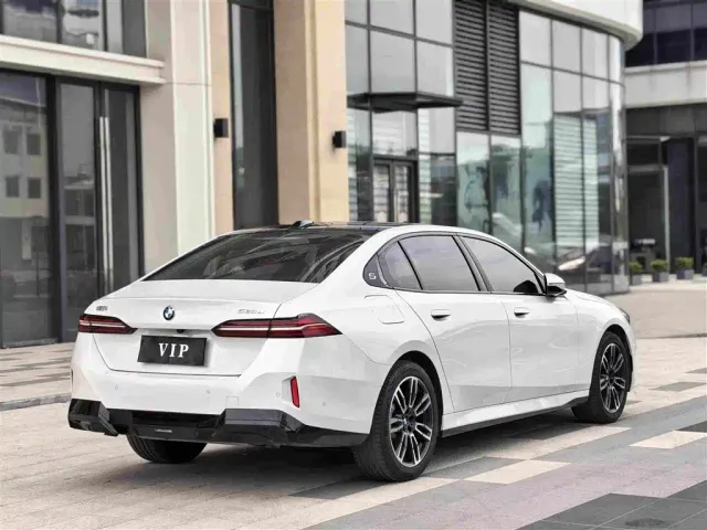 BMW 5 Series — Фото автомобиля 4