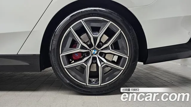 BMW 5 Series G60 — Фото автомобиля 6