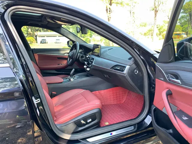 BMW 5 Series — Фото автомобиля 9