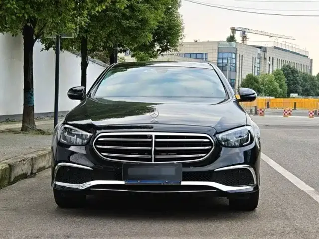 Mercedes-Benz E-Class — Фото автомобиля 2