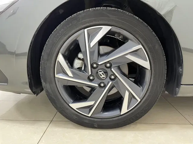 Hyundai Elantra — Фото автомобиля 15