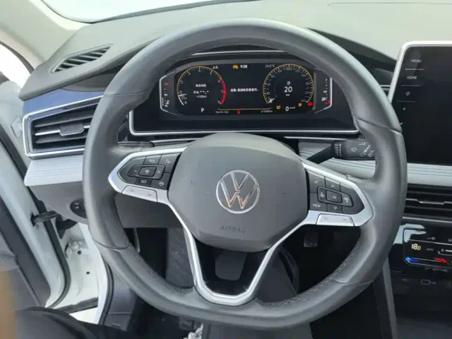 Volkswagen Tiguan L — Фото автомобиля 10