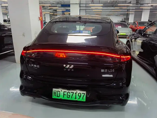 IM Motors LS6 — Фото автомобиля 8