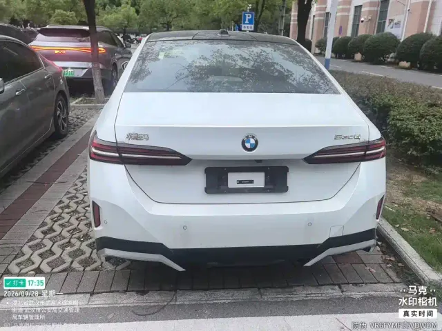 BMW 5 Series — Фото автомобиля 10