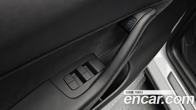 Tesla Model Y — Фото автомобиля 16