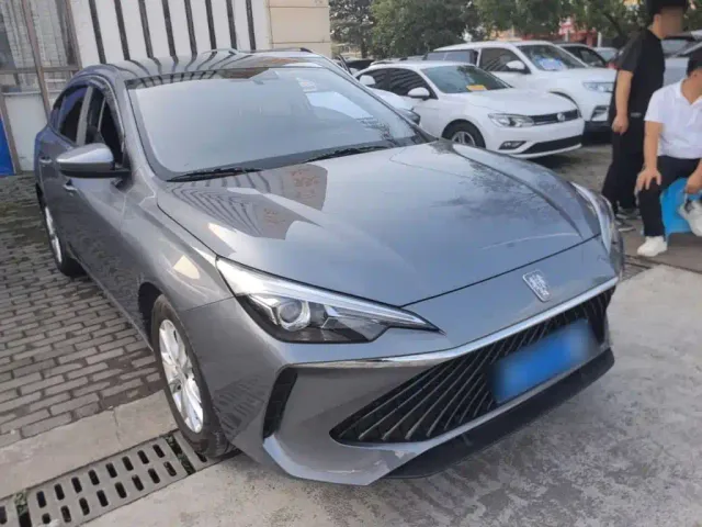 Roewe i5 — Фото автомобиля 3