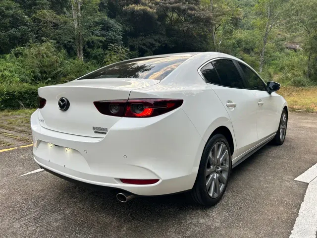 Mazda Axela — Фото автомобиля 9