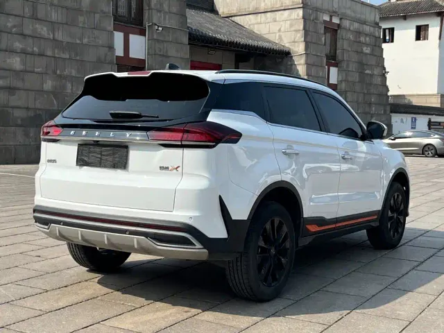 Geely Boyue — Фото автомобиля 5