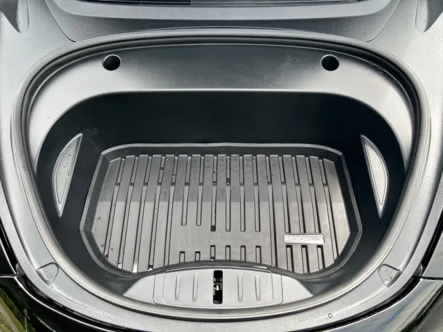 Tesla Model 3 — Фото автомобиля 12