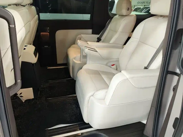 Li Auto MEGA — Фото автомобиля 16