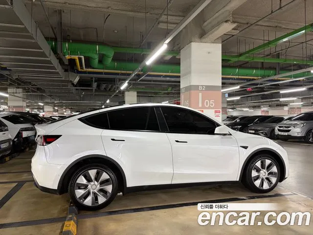 Tesla Model Y — Фото автомобиля 3