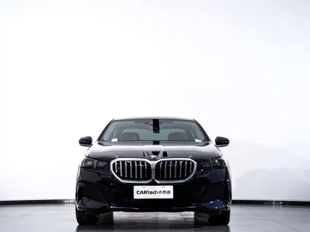 BMW 5 Series — Фото автомобиля 3