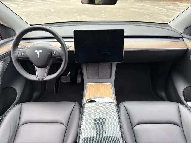 Tesla Model Y — Фото автомобиля 7