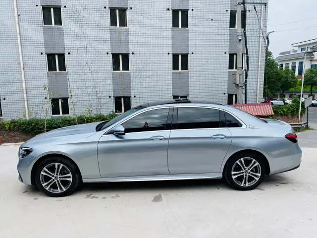Mercedes-Benz E-Class — Фото автомобиля 7