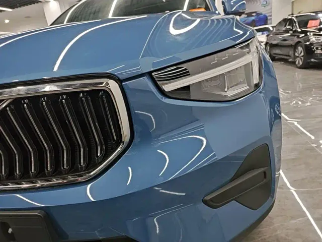 Volvo XC40 — Фото автомобиля 23