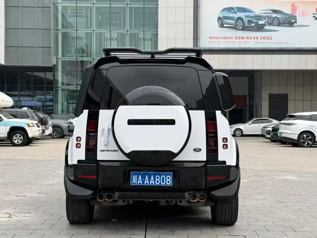 Land Rover Defender — Фото автомобиля 9