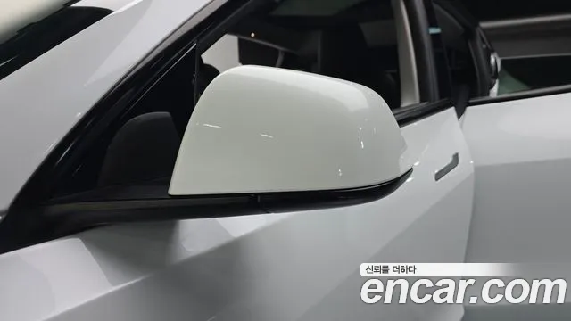 Tesla Model Y — Фото автомобиля 30