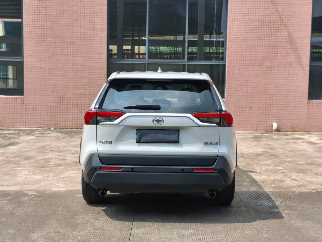 Toyota RAV4 — Фото автомобиля 7