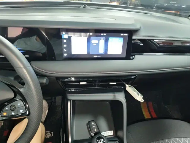 Roewe i5 — Фото автомобиля 12