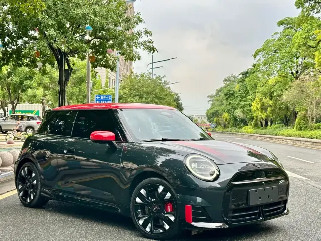 Фотография автомобиля — MINI John Cooper Works