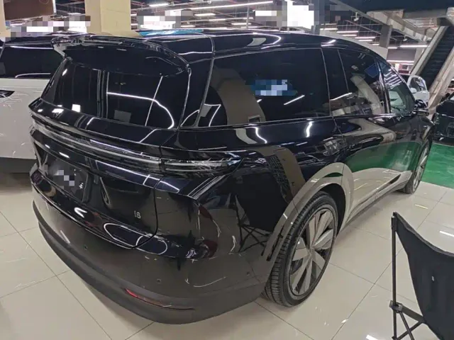 Li Auto i8 — Фото автомобиля 6