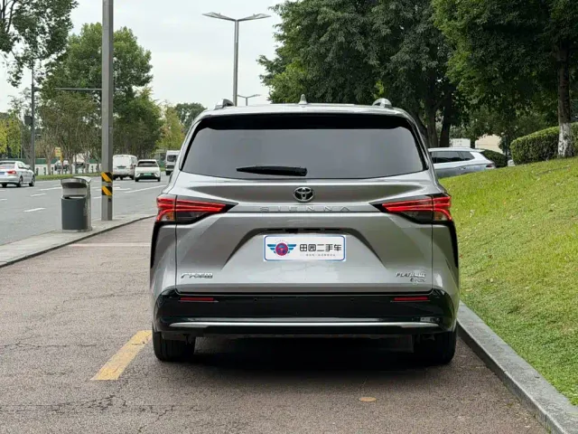 Toyota Sienna — Фото автомобиля 5