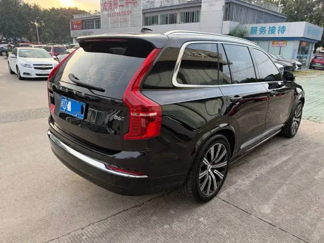 Volvo XC90 — Фото автомобиля 8