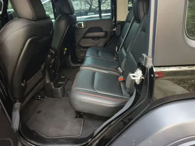 Jeep Wrangler — Фото автомобиля 14