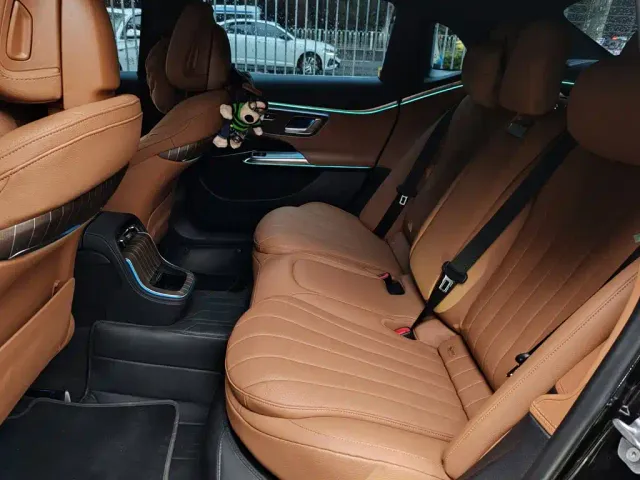 Mercedes-Benz E-Class — Фото автомобиля 9