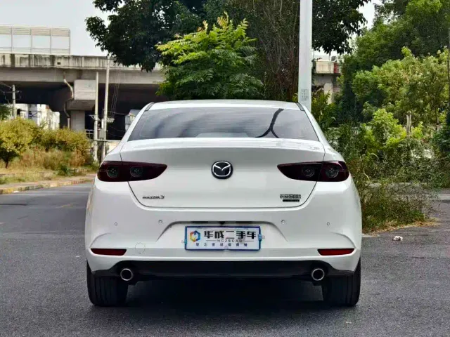 Mazda Axela — Фото автомобиля 4